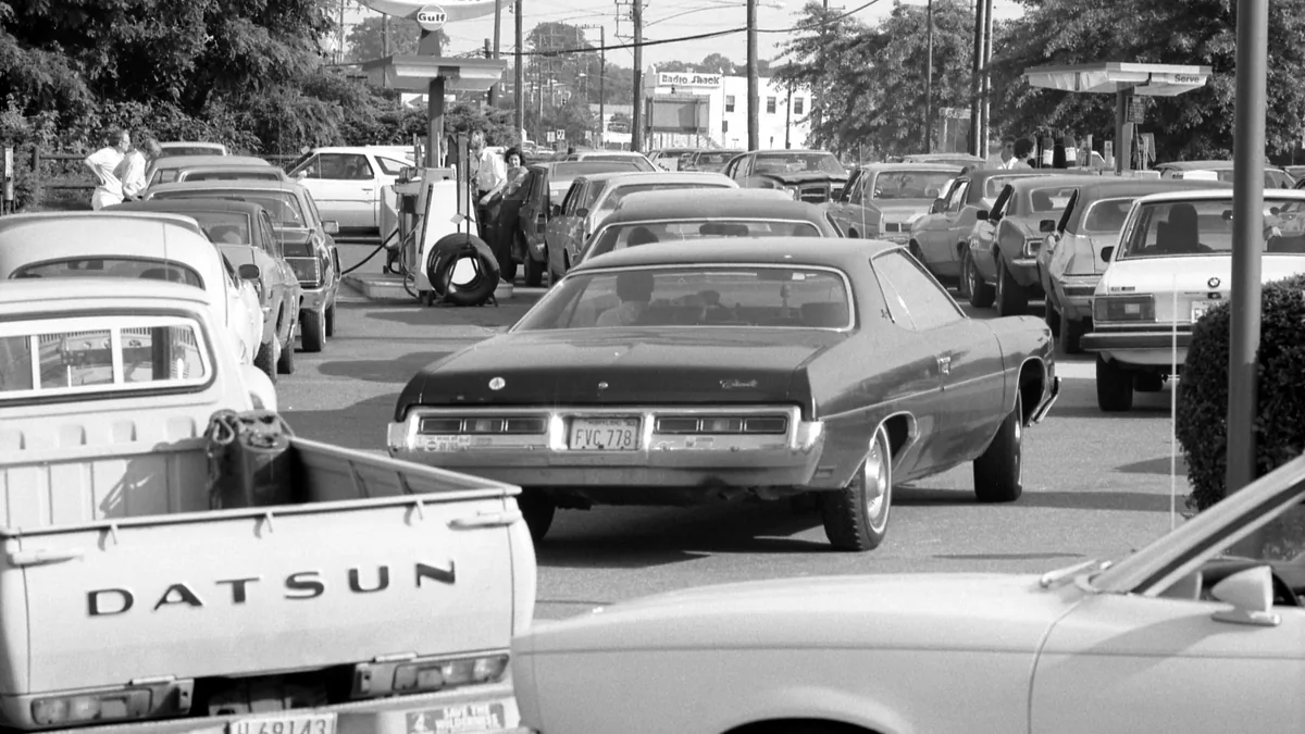 Cars queuing for fuel at a US petrol station in June 1979